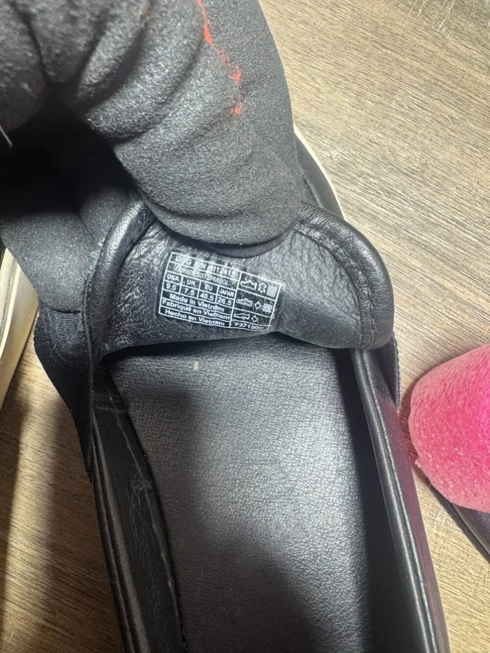 UGG chayze black